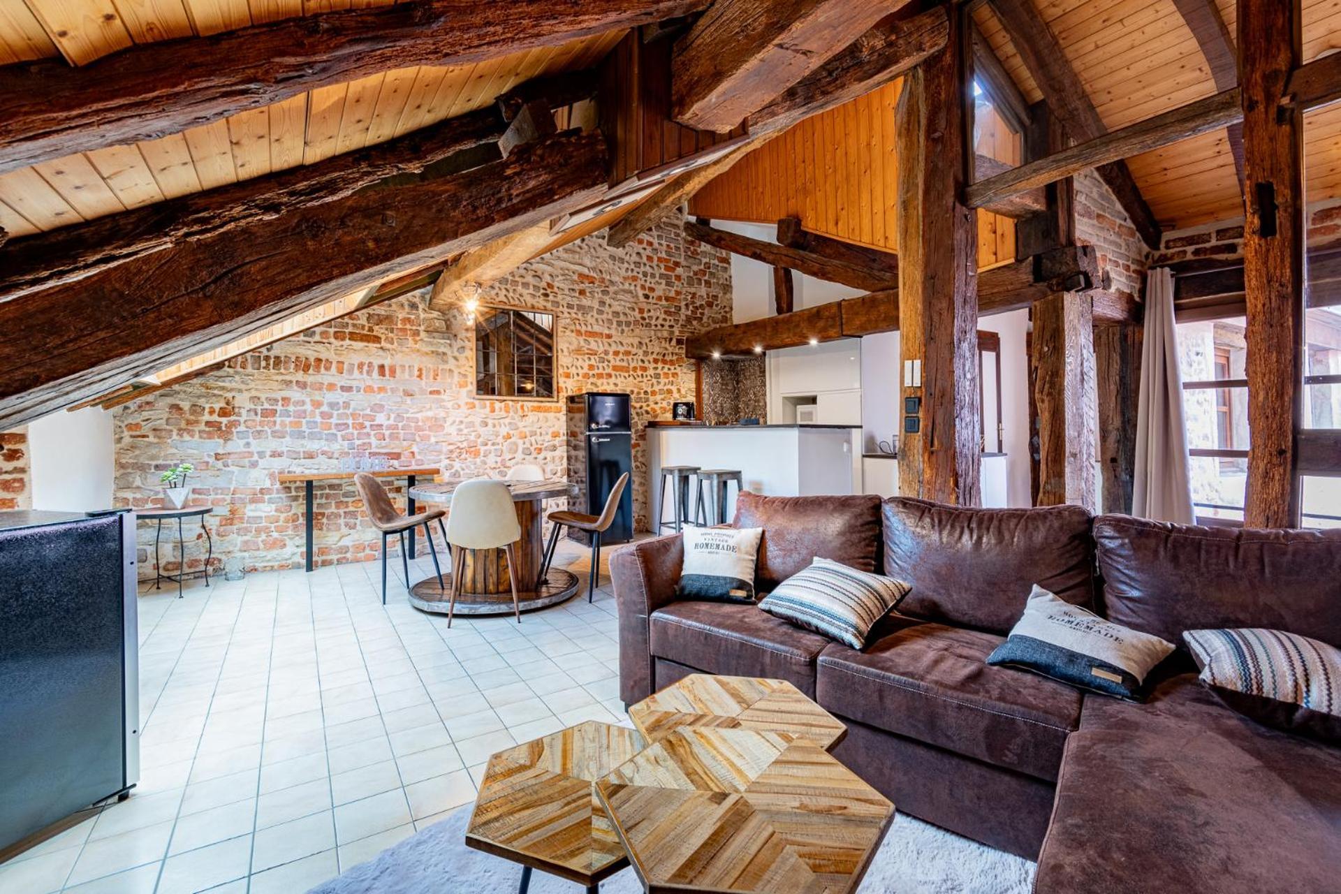 Plongez Dans L'Histoire Du Centre-Ville - Le Refuge Medieval - 3 Etoiles Bourg-en-Bresse Extérieur photo